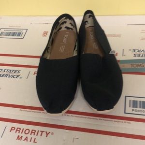 Women’s shoes toms size 9